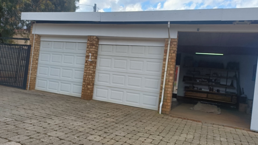 4 Bedroom Property for Sale in Wilkoppies North West